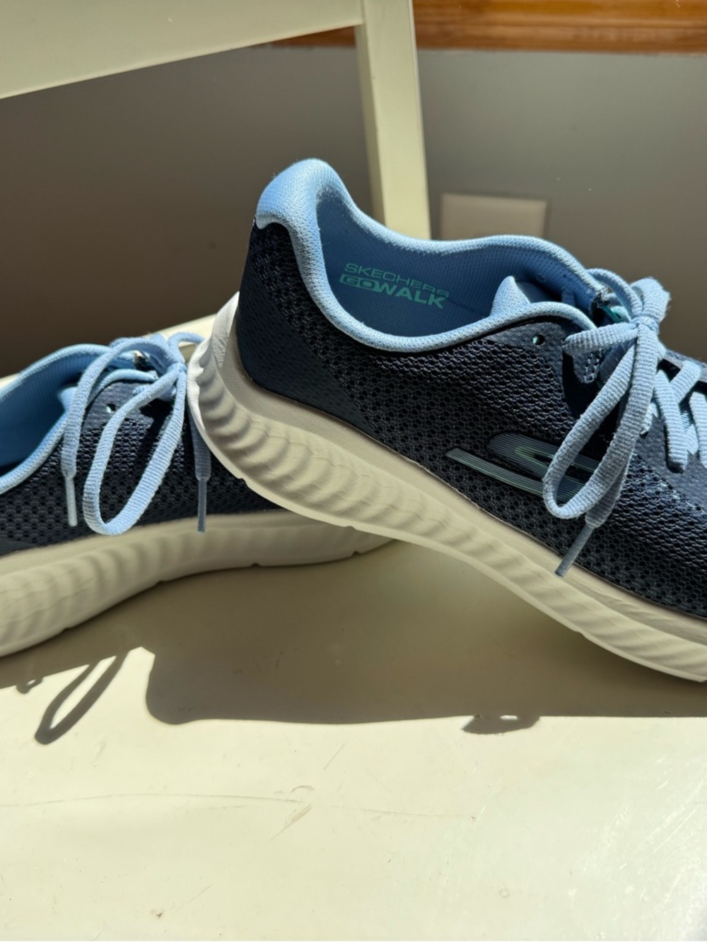 Skechers Air Cooled Goga Mat Navy and Light Blue Walking Shoes (sz 8)